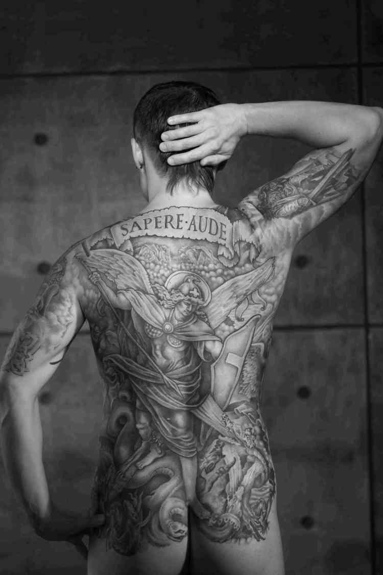 images my ideas 25/25 WC Alexander Kuzovlev Man_with_a_full_back_tattoo.jpg